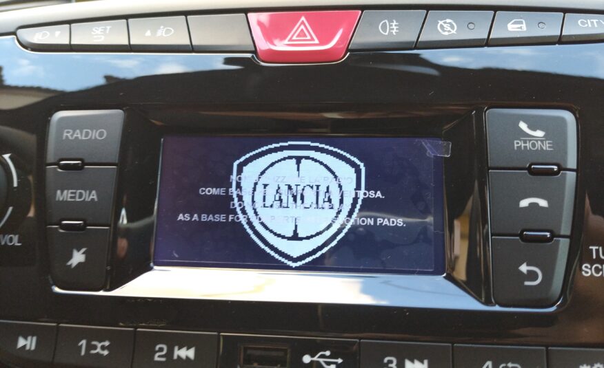 Lancia new Ypsilon 1,0 FireFly 70cv Hybrid Silver