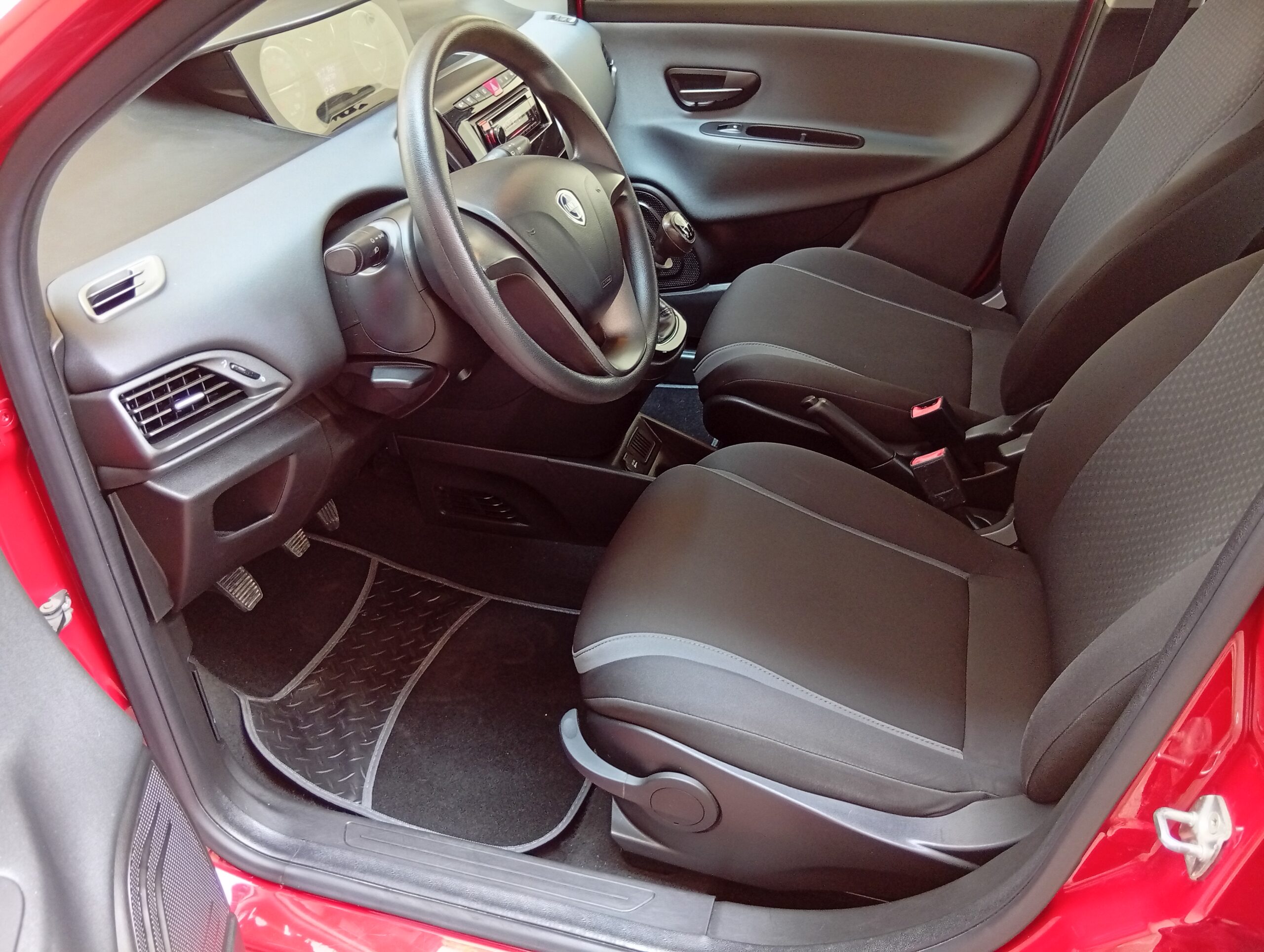 Lancia Ypsilon 1,2 Fire Gpl EcoChic 69cv Silver